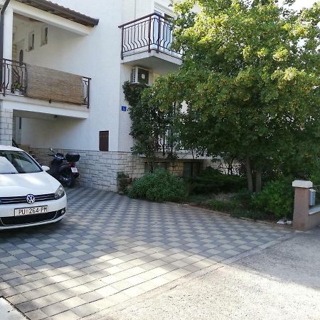 Apartmani Komunela อูมัค ภายนอก รูปภาพ
