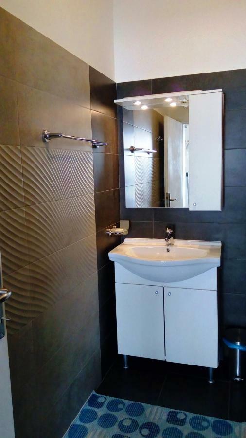 Apartmani Komunela อูมัค ภายนอก รูปภาพ