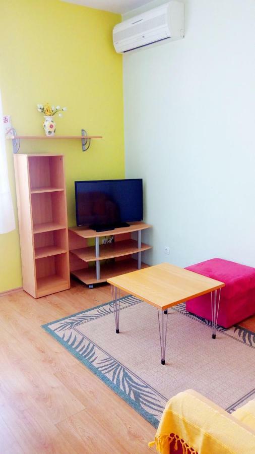 Apartmani Komunela อูมัค ภายนอก รูปภาพ