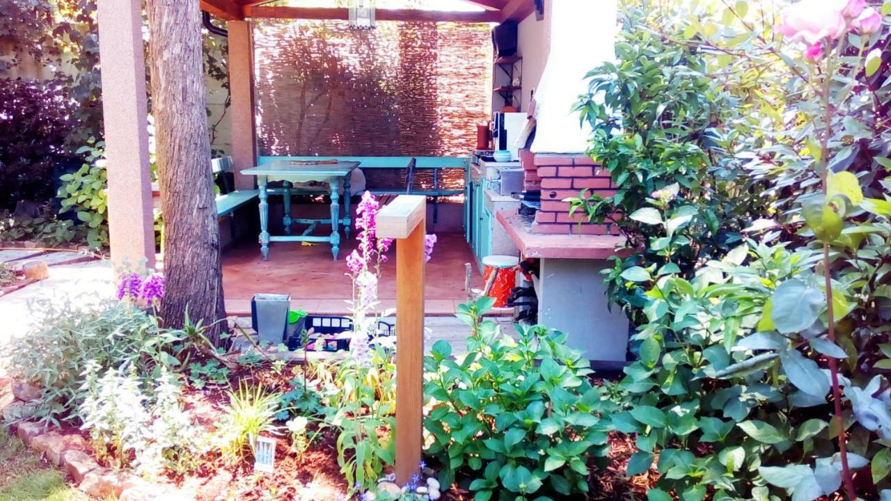 Apartmani Komunela อูมัค ภายนอก รูปภาพ