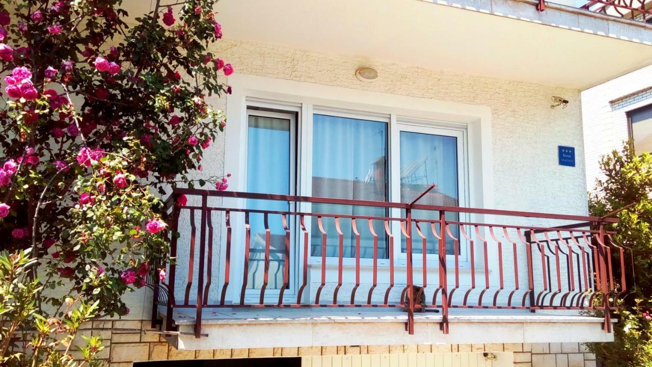 Apartmani Komunela อูมัค ภายนอก รูปภาพ