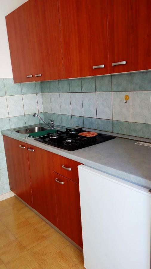 Apartmani Komunela อูมัค ภายนอก รูปภาพ