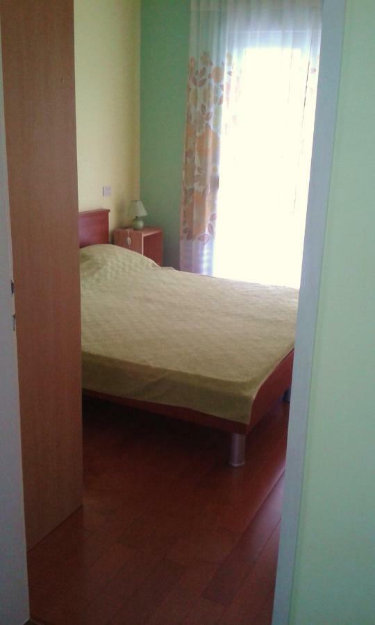 Apartmani Komunela อูมัค ภายนอก รูปภาพ