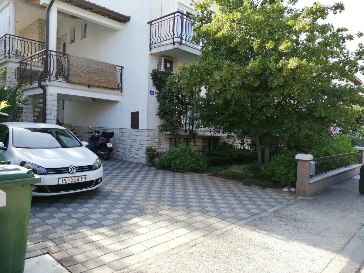 Apartmani Komunela อูมัค ภายนอก รูปภาพ